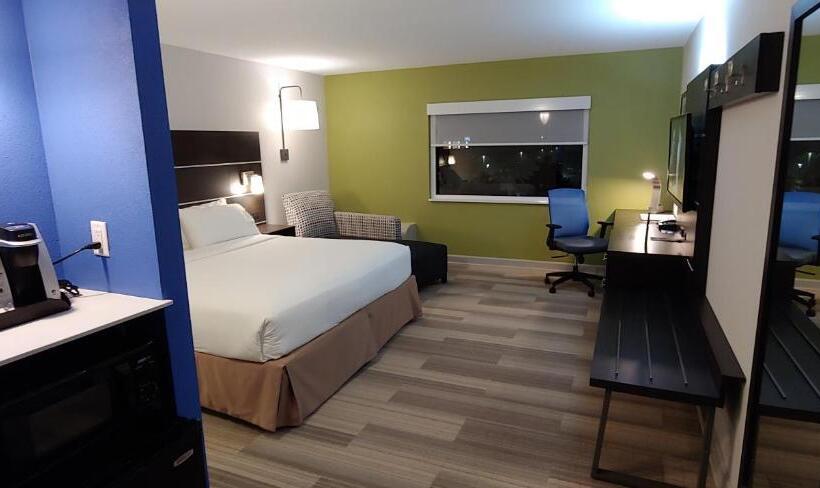 Standard Szoba King Size Bed, Holiday Inn Express Schaumburg Rolling Meadows, An Ihg