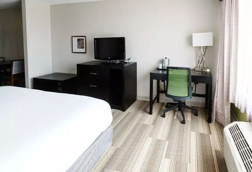 スイート, Holiday Inn Express & Suites Shelbyville, An Ihg