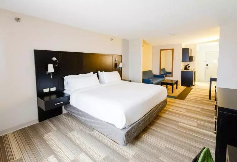 キングサイズベッドのスイートルーム, Holiday Inn Express & Suites Shelbyville, An Ihg