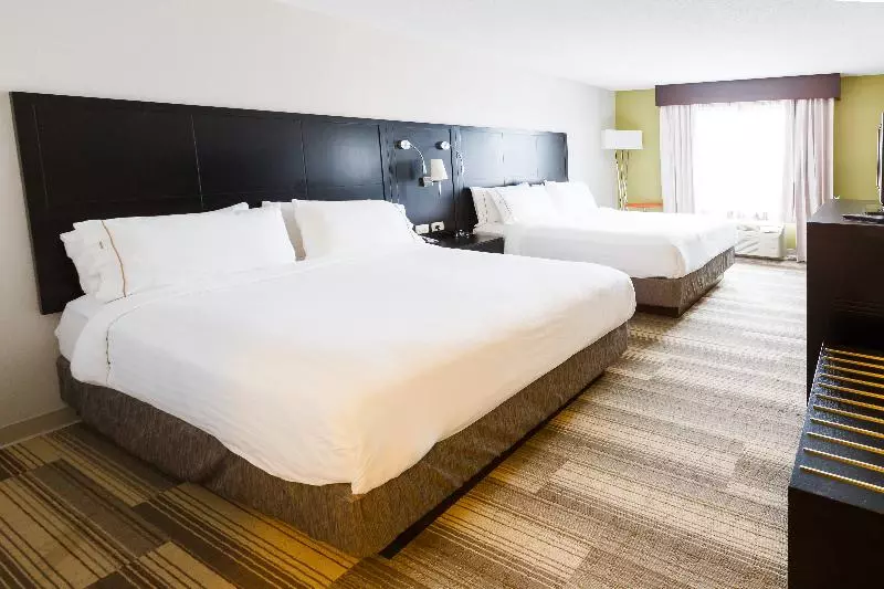 スイート, Holiday Inn Express & Suites Shelbyville, An Ihg