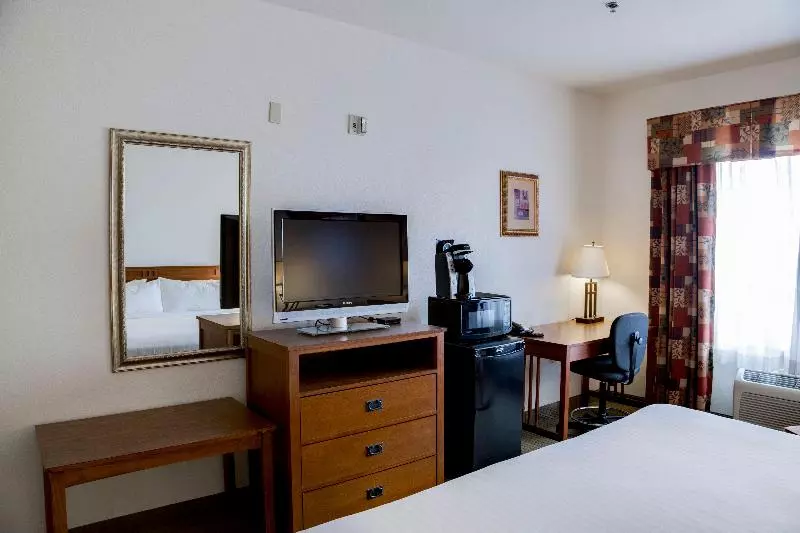キングサイズベッドのスタンダードルーム, Holiday Inn Express & Suites Jacksonville, An Ihg