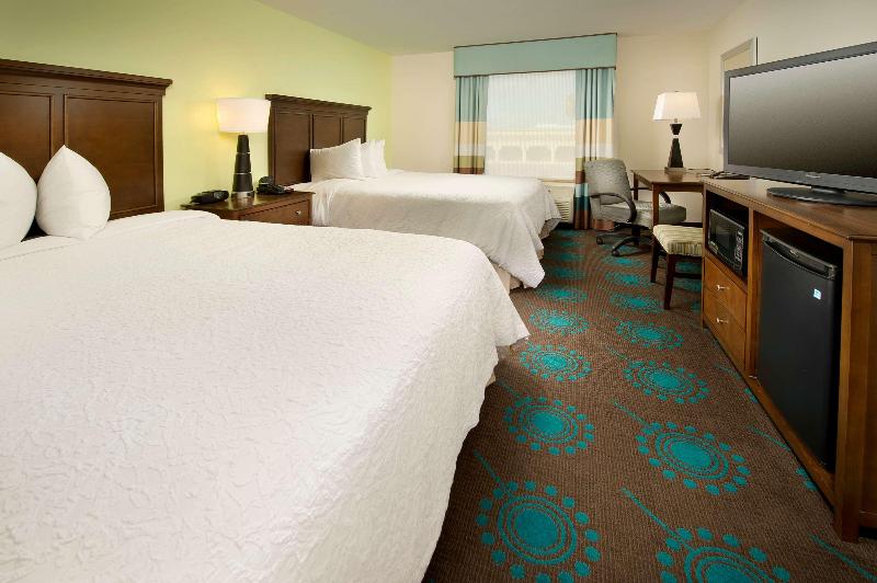 מיטת קינג בסוויטה, Holiday Inn Express & Suites Vandalia, An Ihg