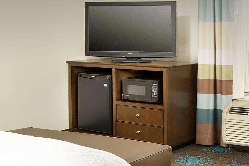 מיטת קינג בסוויטה, Holiday Inn Express & Suites Vandalia, An Ihg