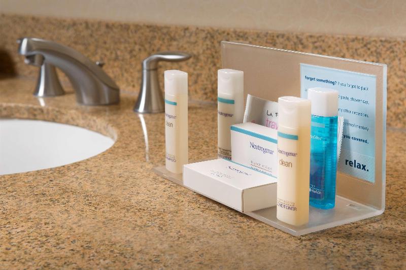 מיטת קינג בסוויטה, Holiday Inn Express & Suites Vandalia, An Ihg