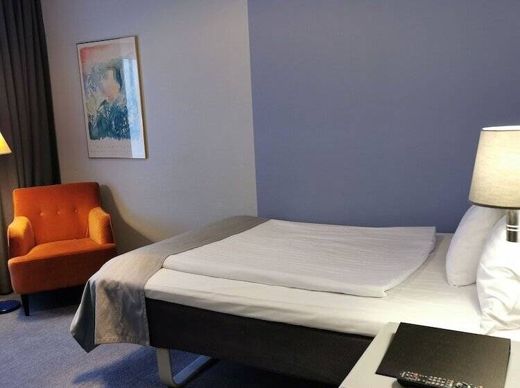 חדר אקונומי יחיד, L Erikslund