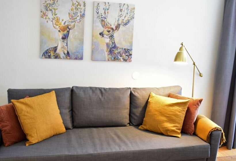 חדר משפחתי, L Erikslund