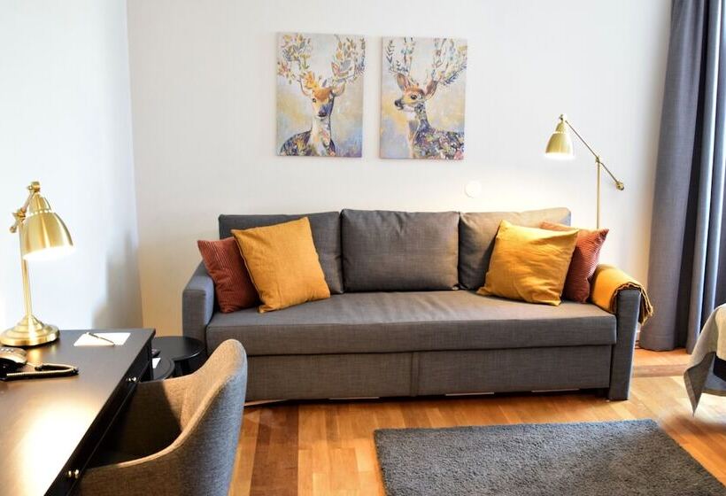 חדר משפחתי, L Erikslund