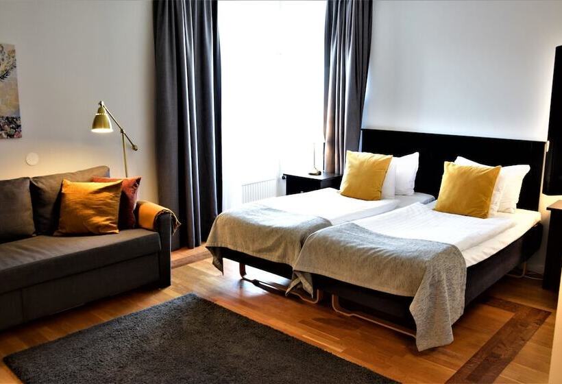 חדר משפחתי, L Erikslund