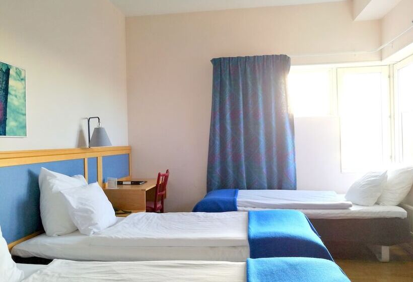 חדר סטנדרט לשלושה, L Erikslund