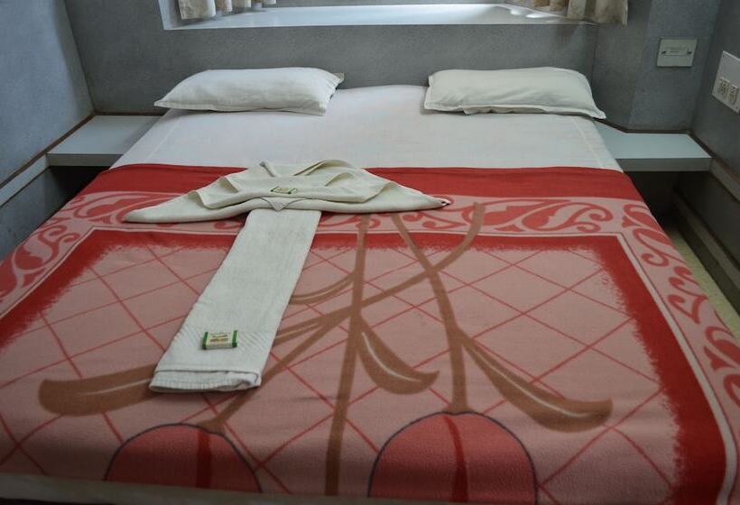 סוויטה משפחתית, T.a.p Paradise