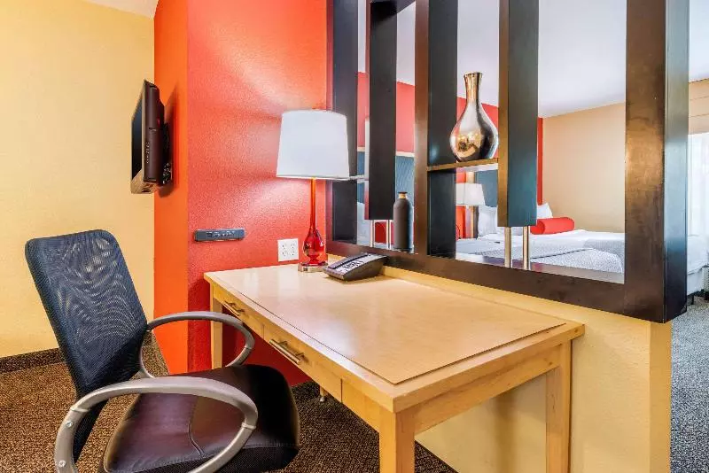 キングサイズベッドのスタンダードルーム, Holiday Inn Express Hotel & Suites   Sumter, An Ihg