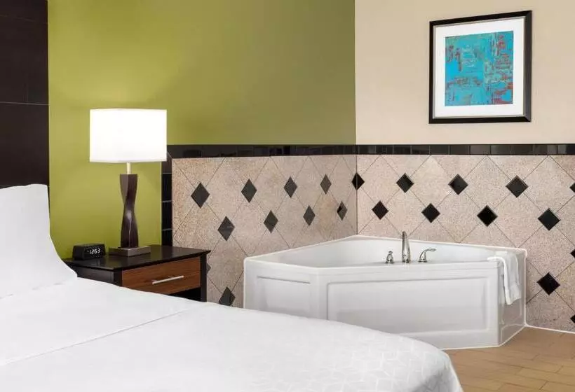 キングサイズベッドのスイートルーム, Holiday Inn Express Hotel & Suites Edmond, An Ihg