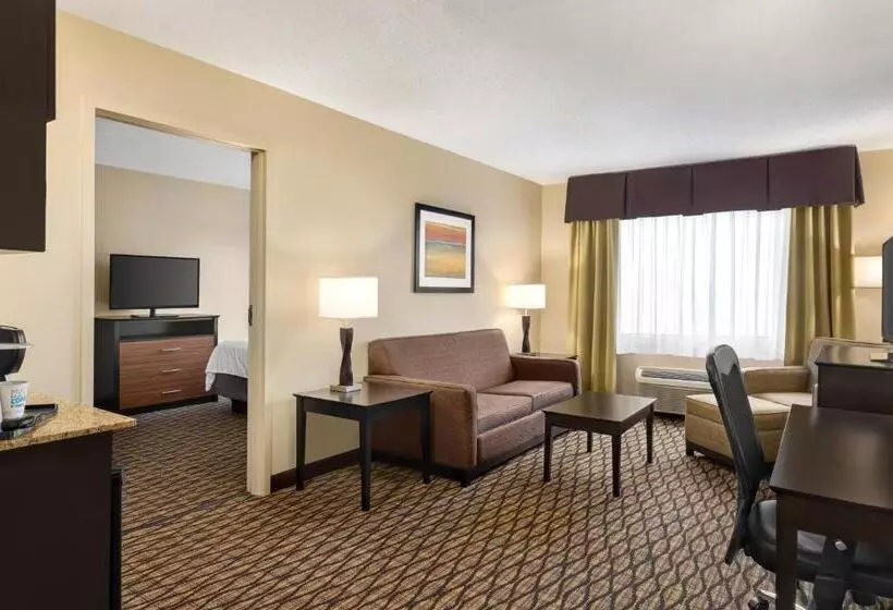 スイート, Holiday Inn Express Hotel & Suites Edmond, An Ihg