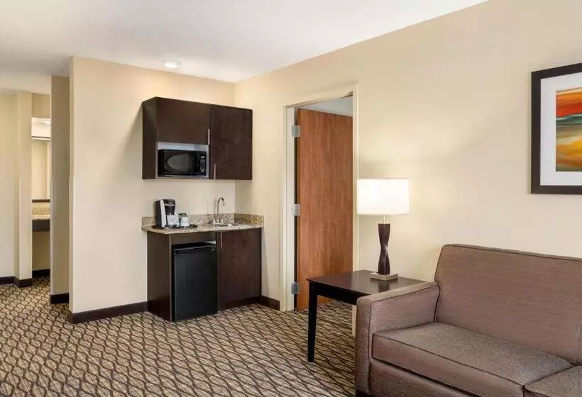 スイート, Holiday Inn Express Hotel & Suites Edmond, An Ihg