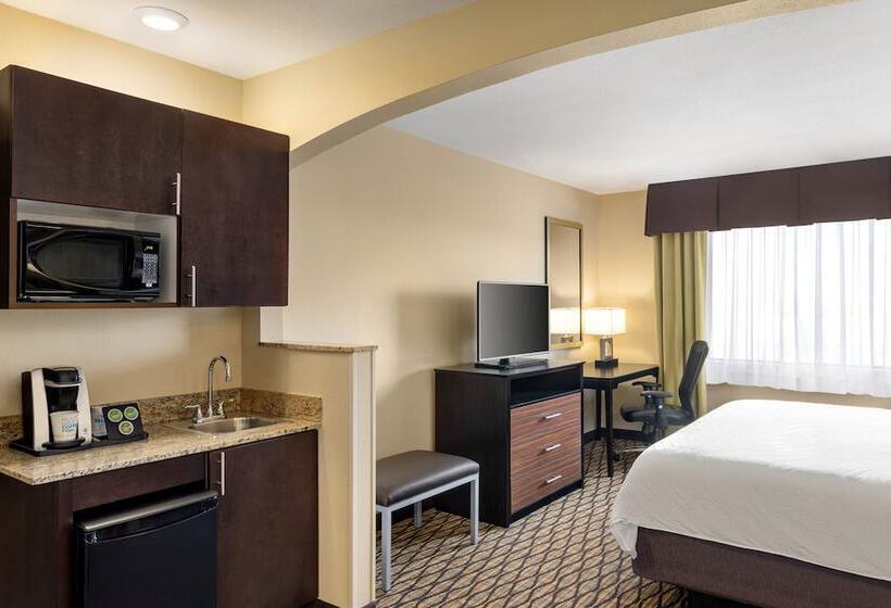 스위트, Holiday Inn Express Hotel & Suites Edmond, An Ihg