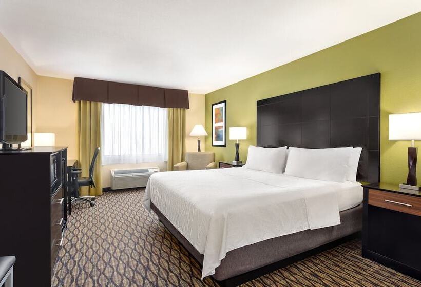 장애인을 위한 스위트, Holiday Inn Express Hotel & Suites Edmond, An Ihg