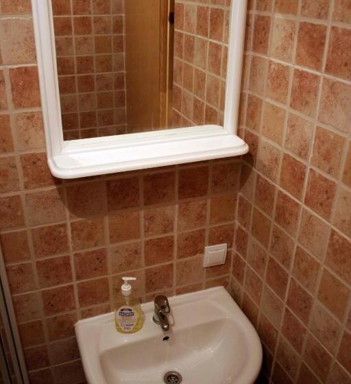 تختخواب در اتاق مشترک, Hostel Anton