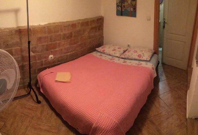اتاق عادی, Hostel Anton