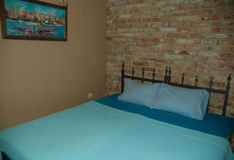 اتاق استاندارد با سرویس بهداشتی مشترک, Hostel Anton