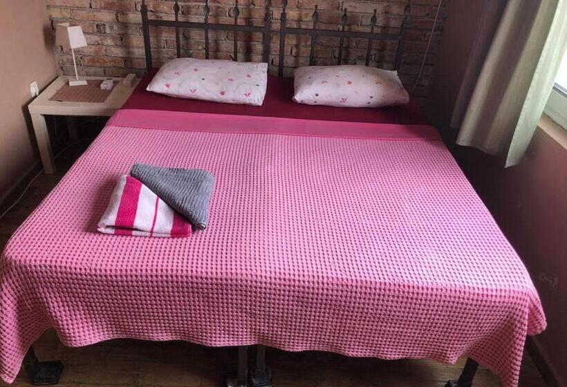 اتاق استاندارد با سرویس بهداشتی مشترک, Hostel Anton