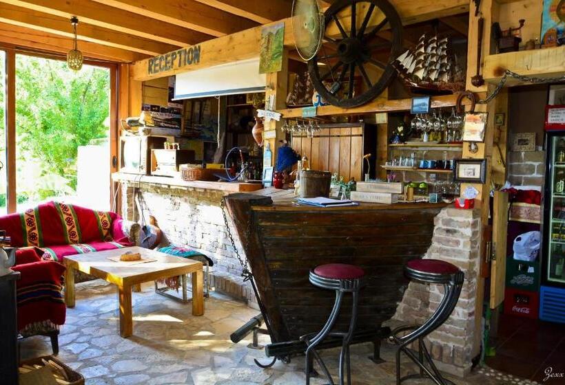 تختخواب در اتاق مشترک, Hostel Anton
