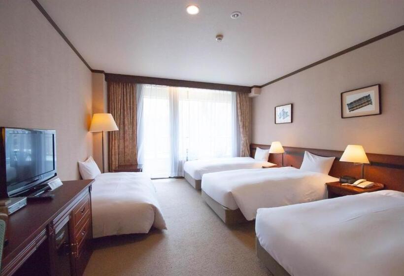 패밀리 룸, Hakuba Mominoki