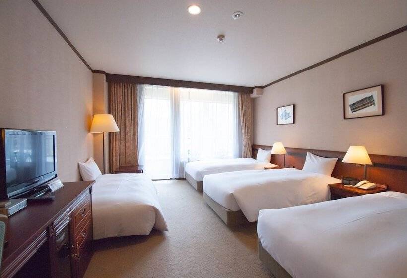 패밀리 룸, Hakuba Mominoki