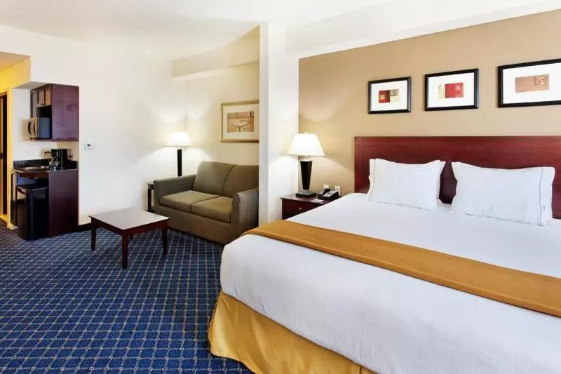 キングサイズベッドのスイートルーム, Holiday Inn Express & Suites Cookeville, An Ihg