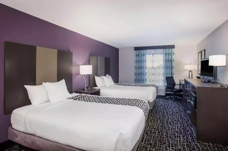 キングサイズベッドのスタンダードルーム, Holiday Inn Express Hocking Hills Logan, An Ihg