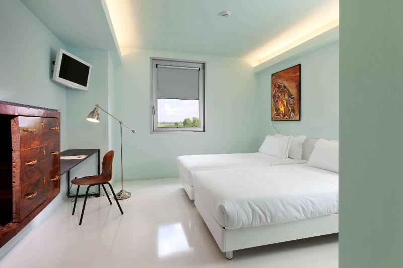 جناح لذوى الاحتياجات الخاصة, Holiday Inn Express Hocking Hills Logan, An Ihg