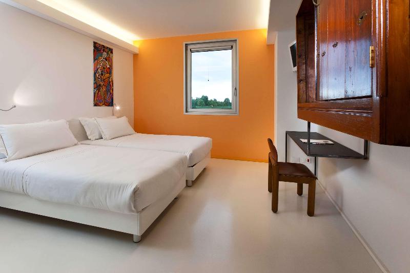 جناح لذوى الاحتياجات الخاصة, Holiday Inn Express Hocking Hills Logan, An Ihg