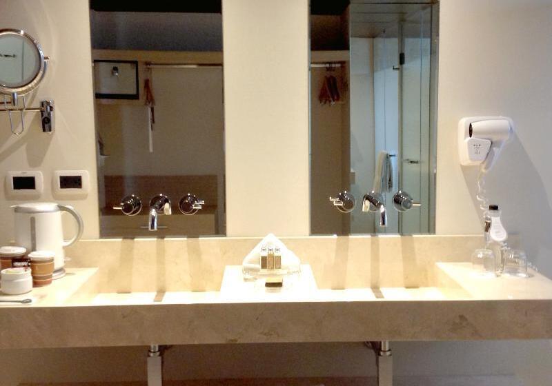 غرفة قياسية سرير كينج لذوى الإحتياجات الخاصة, Holiday Inn Express Hocking Hills Logan, An Ihg