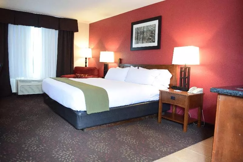 キングサイズベッドのスタンダードルーム, Holiday Inn Express Hocking Hills Logan, An Ihg