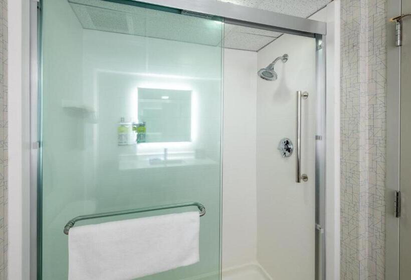 Стандартный Номер Кровать Кинг, Holiday Inn Express State College At Williamsburg Square, An Ihg
