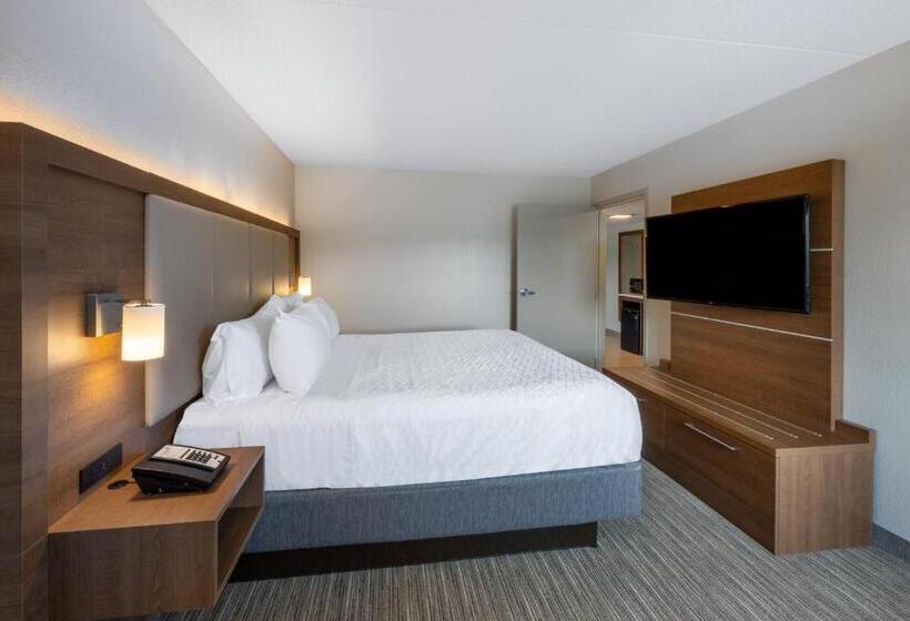 Люкс Кровать Кинг, Holiday Inn Express State College At Williamsburg Square, An Ihg