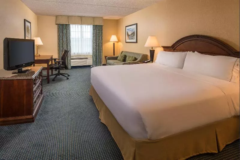 身障者適用キングサイズベッドルーム, Holiday Inn Express State College At Williamsburg Square, An Ihg