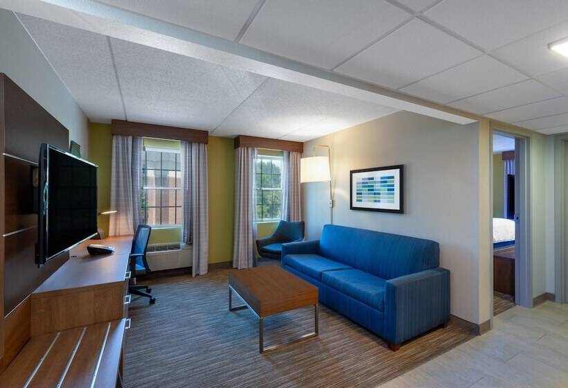 Люкс, Holiday Inn Express State College At Williamsburg Square, An Ihg