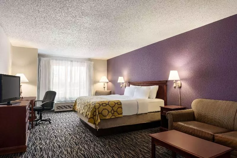 エクゼクティブルーム, Holiday Inn Express & Suites I 26 & Us 29 At Westgate Mall, An Ihg