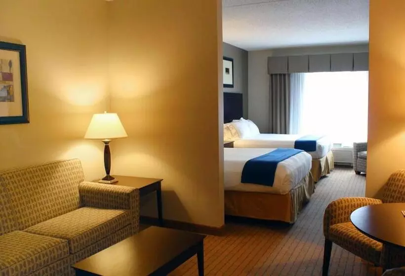 スイート, Holiday Inn Express & Suites Malone, An Ihg