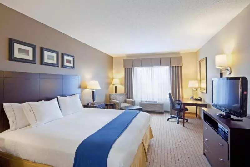 身障者適用スイートルーム, Holiday Inn Express & Suites Malone, An Ihg