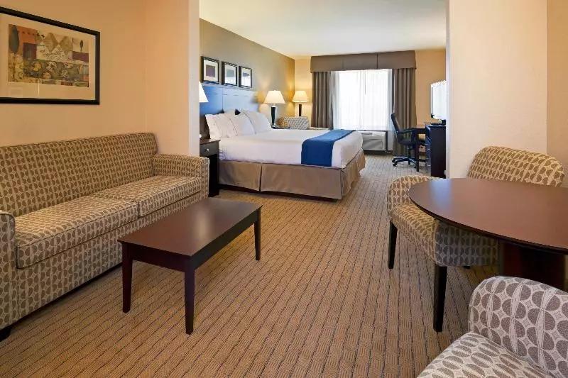 キングサイズベッドのスイートルーム, Holiday Inn Express Washington Court House, An Ihg