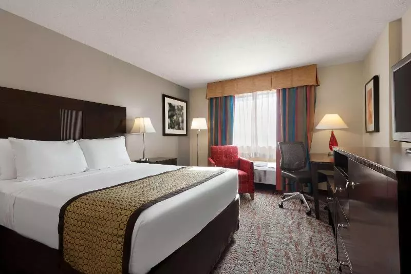 キングサイズベッドのスタンダードルーム, Holiday Inn Express Washington Court House, An Ihg