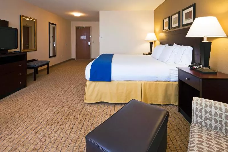 キングサイズベッドのスタンダードルーム, Holiday Inn Express Washington Court House, An Ihg