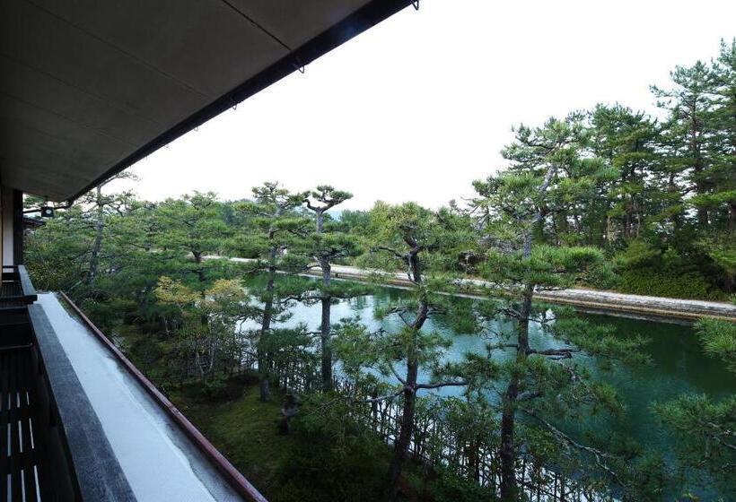 四人标准间, Monjusou
