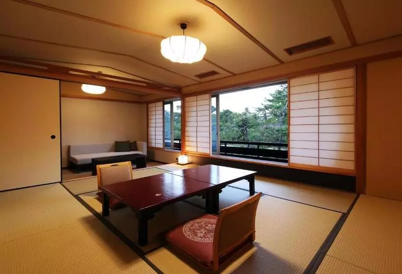 スタンダード４人部屋, Monjusou