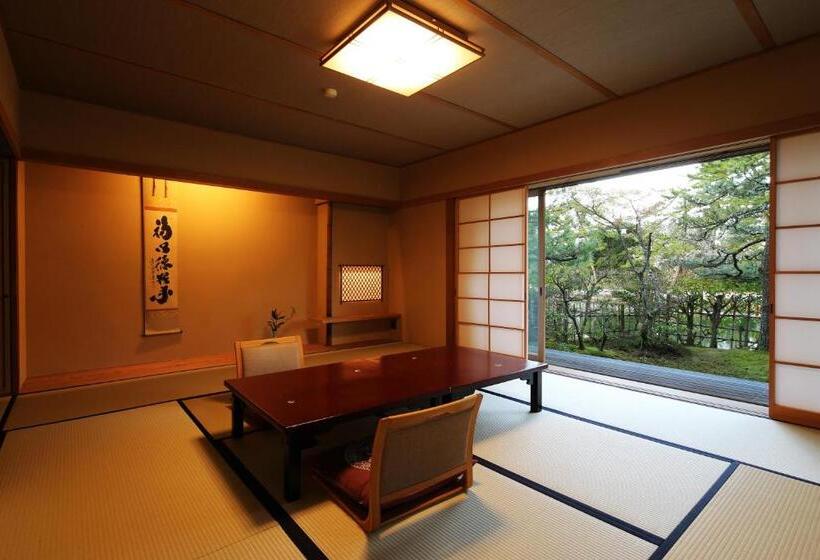 غرفة قياسية رباعية, Monjusou