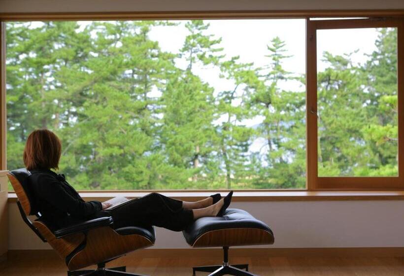 جناح ديلوكس, Monjusou