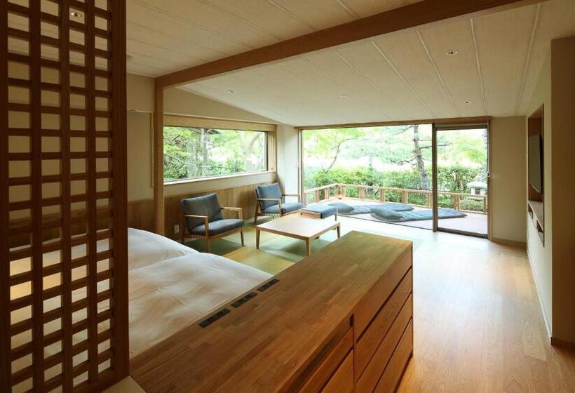 غرفة قياسية مزوَّدة بتراس, Monjusou