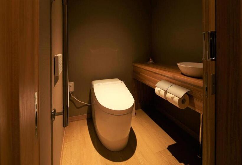 غرفة قياسية مزوَّدة بتراس, Monjusou