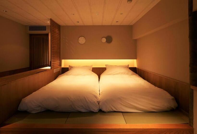 غرفة قياسية مزوَّدة بتراس, Monjusou